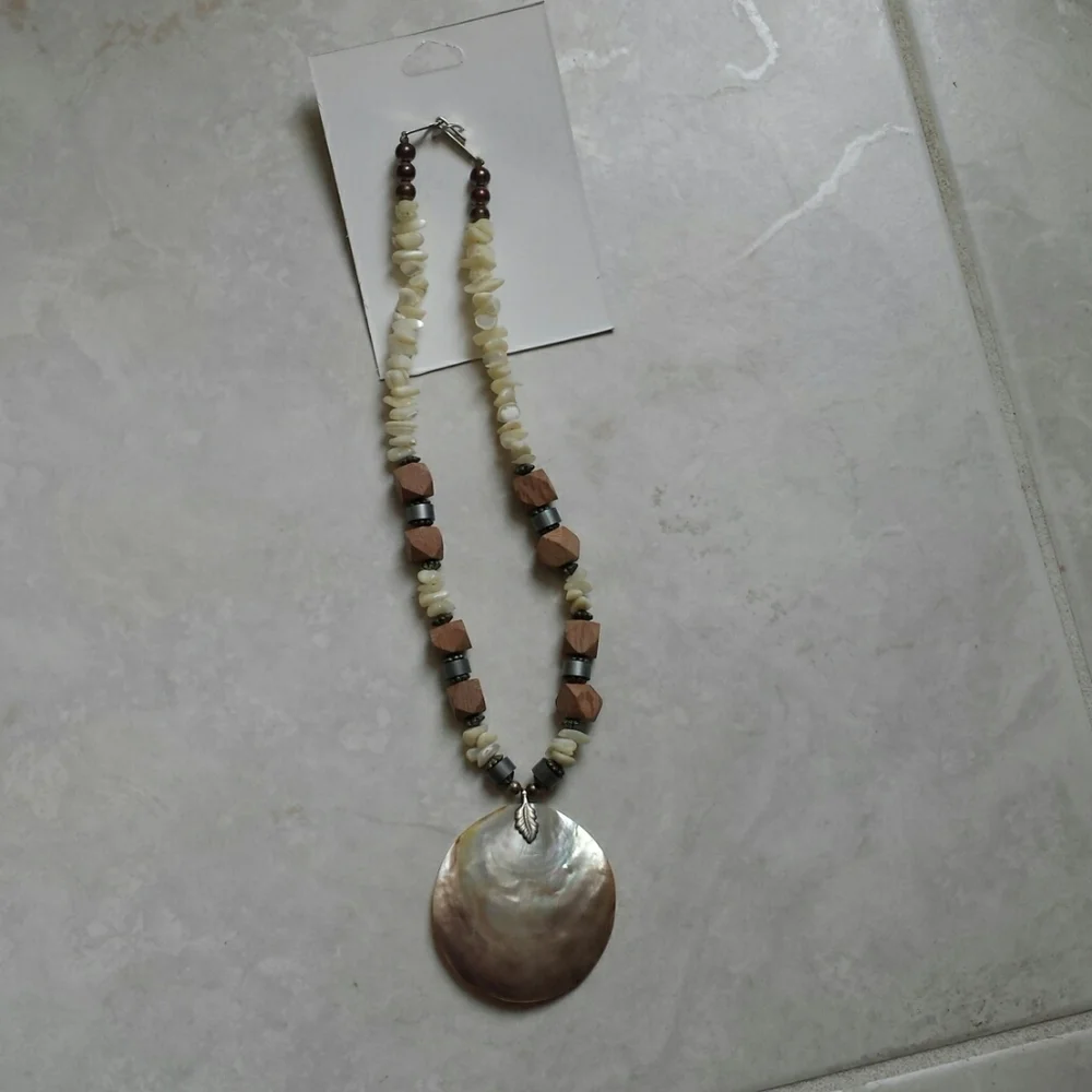 Boutique Shell Necklace - Picture 2 of 10